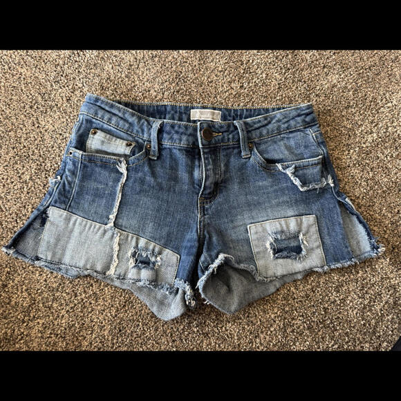 Soundgirl Womens Shorts Blue Denim Patchwork Distressed Low Rise‎ Shortie JR 7 - Picture 1 of 9